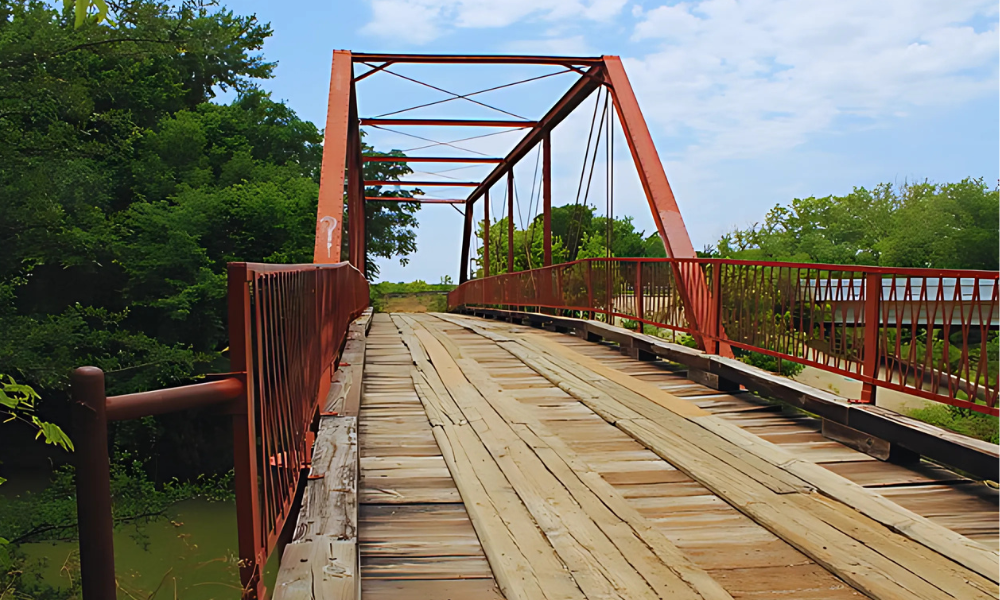 Old Alton Bridge in Texas, USA